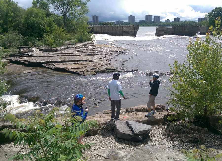 Guests visit Deschênes Rapids on Ottawa River when biking at Voyageur bike trail on a day bike tour from Ottawa to Aylmer 