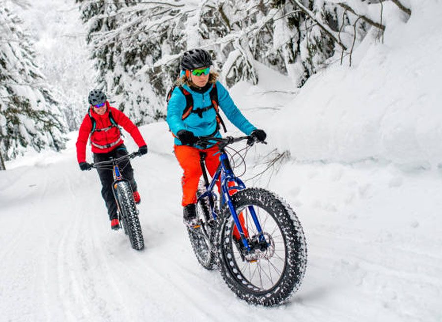 Group have joined Fat Bike Tour in winter in Ottawa with Escape Tours