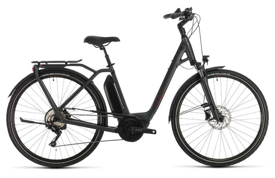 Rent a pedal assist Cube Town Sport Hybrid Pro 500 electric bike from Escape tours rentals on Sparks St., Ottawa. 