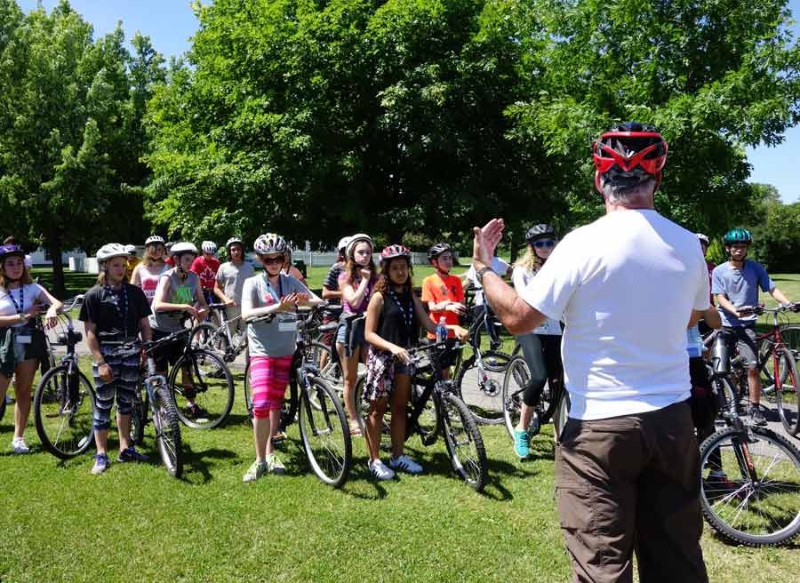 Tour guide is telling youth groups about Ottawa’s history and landmarks during an Ottawa school group bike tour with Escape