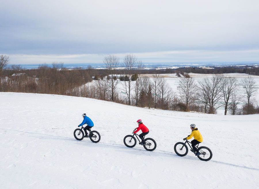 Friends riding in snow in Ottawa with fat bikes with Escape fat bike rentals