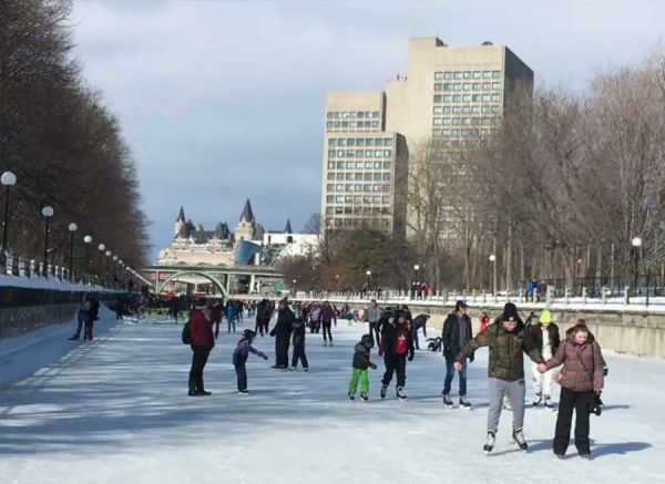 skaters on Rideau Canal
