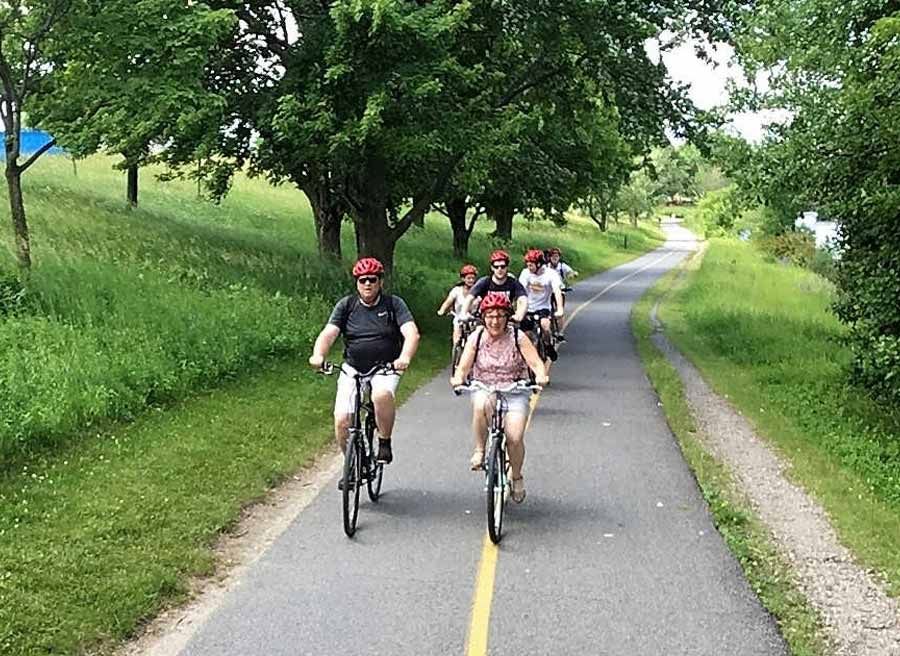 Guest are biking on safe SJAM trail on Ottawa River during Ottawa multi-day cycling tour by Escape tours rentals on Sparks