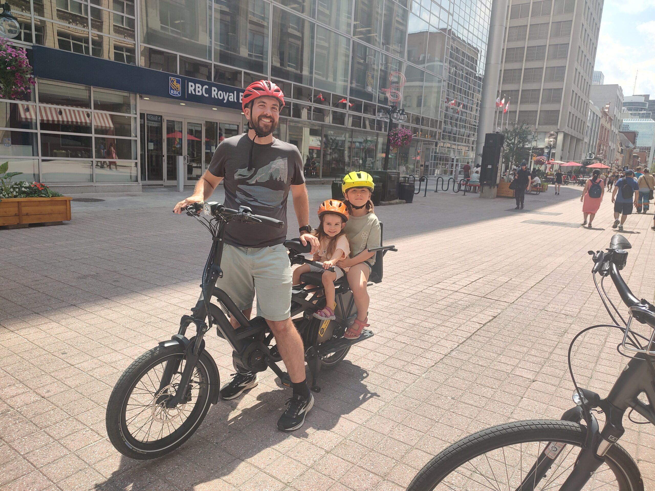Cargo bike rental with 2 kids 