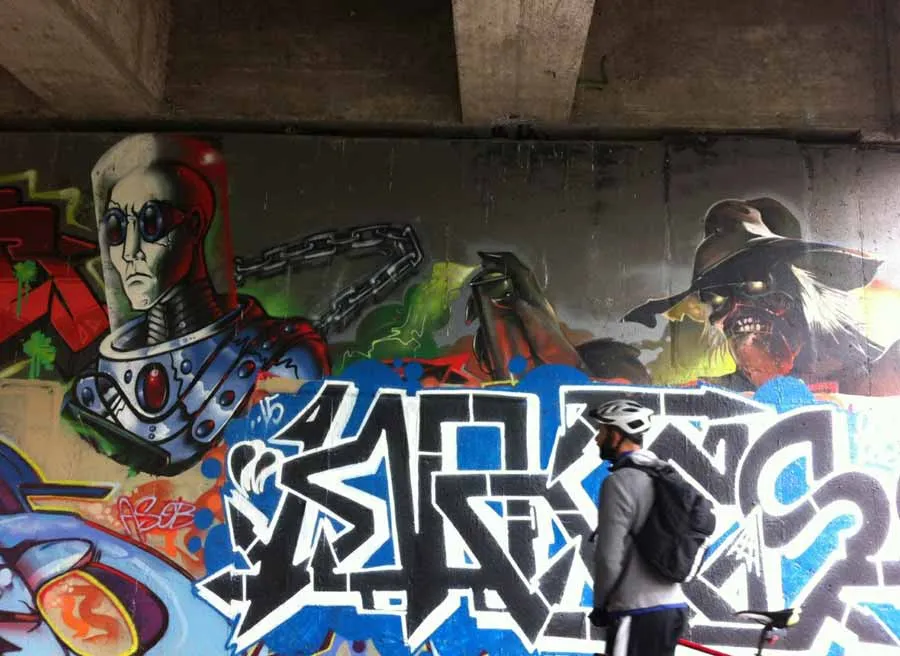 A guest is looking at street art mural during during best of Ottawa Neighbourhood and nature bike tour with Escape on Sparks