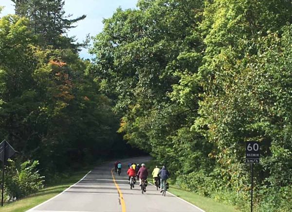 Escape Gatineau park bike tours