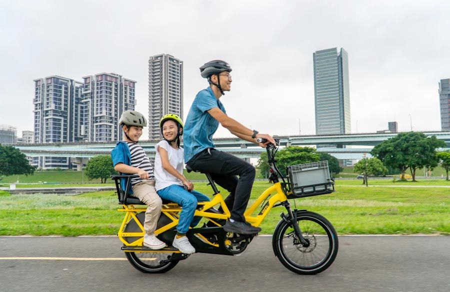 Cargo Bike Rental for families available in a convenient downtown location in Ottawa on Sparks St